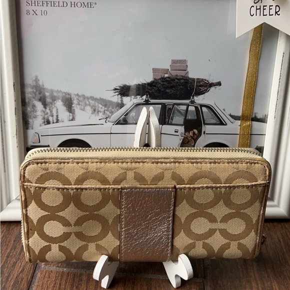 COACH Zip Around wallet - Picture 2 of 4